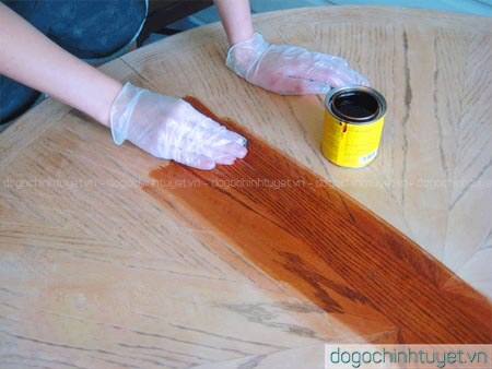 Cách làm sạch bụi trên đồ gỗ bằng dầu paraffine